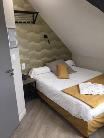 Готель Le Relais Saint-Quentin-les-Anges Екстер'єр фото