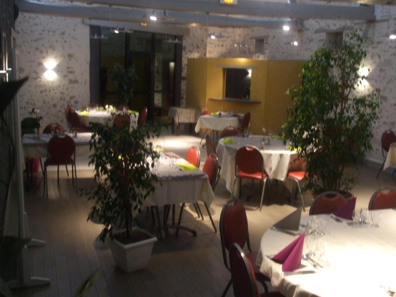 Готель Le Relais Saint-Quentin-les-Anges Екстер'єр фото